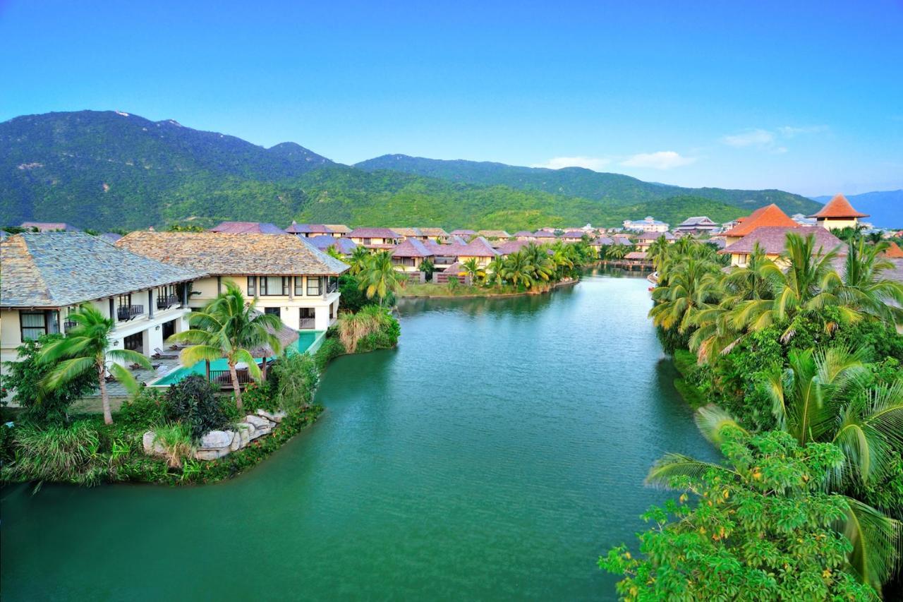 Sanya yalong bay villas spa. Ялунвань Хайнань. Китай Хайнань ЯЛОНГБЕЙ. Санья Ялонг Бэй. Бухта Yalong Bay Хайнань.